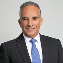 遛狗没牵绳引发冲突，致人右眼受伤！宠物主人获刑