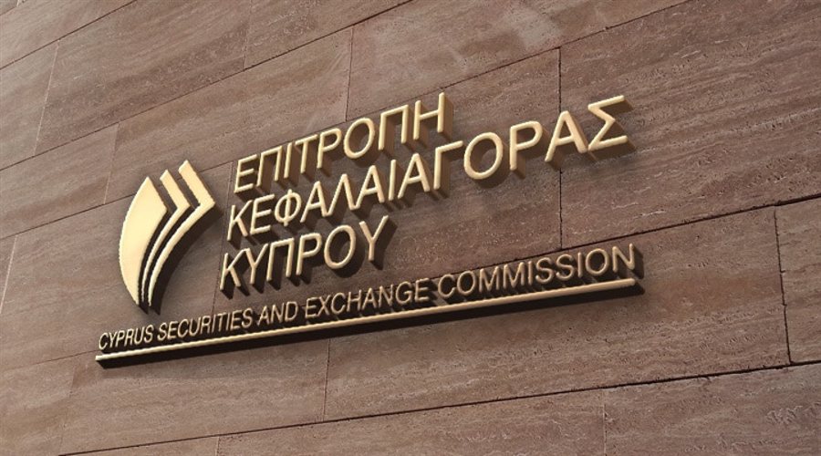 惠州一地大片房屋被淹没，民警徒手架起生命通道