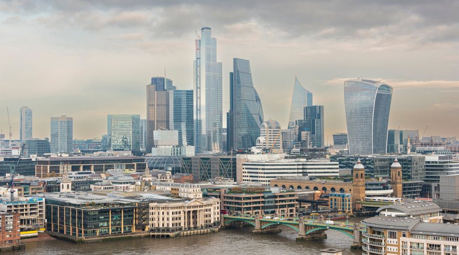 摩根士丹利看好雪佛龙(CVX.US)收购赫斯带来的业务稳定性，给予“增持”评级与174美元目标价