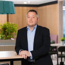 广西再通报女生遭欺凌:校长、副校长等多人被停职